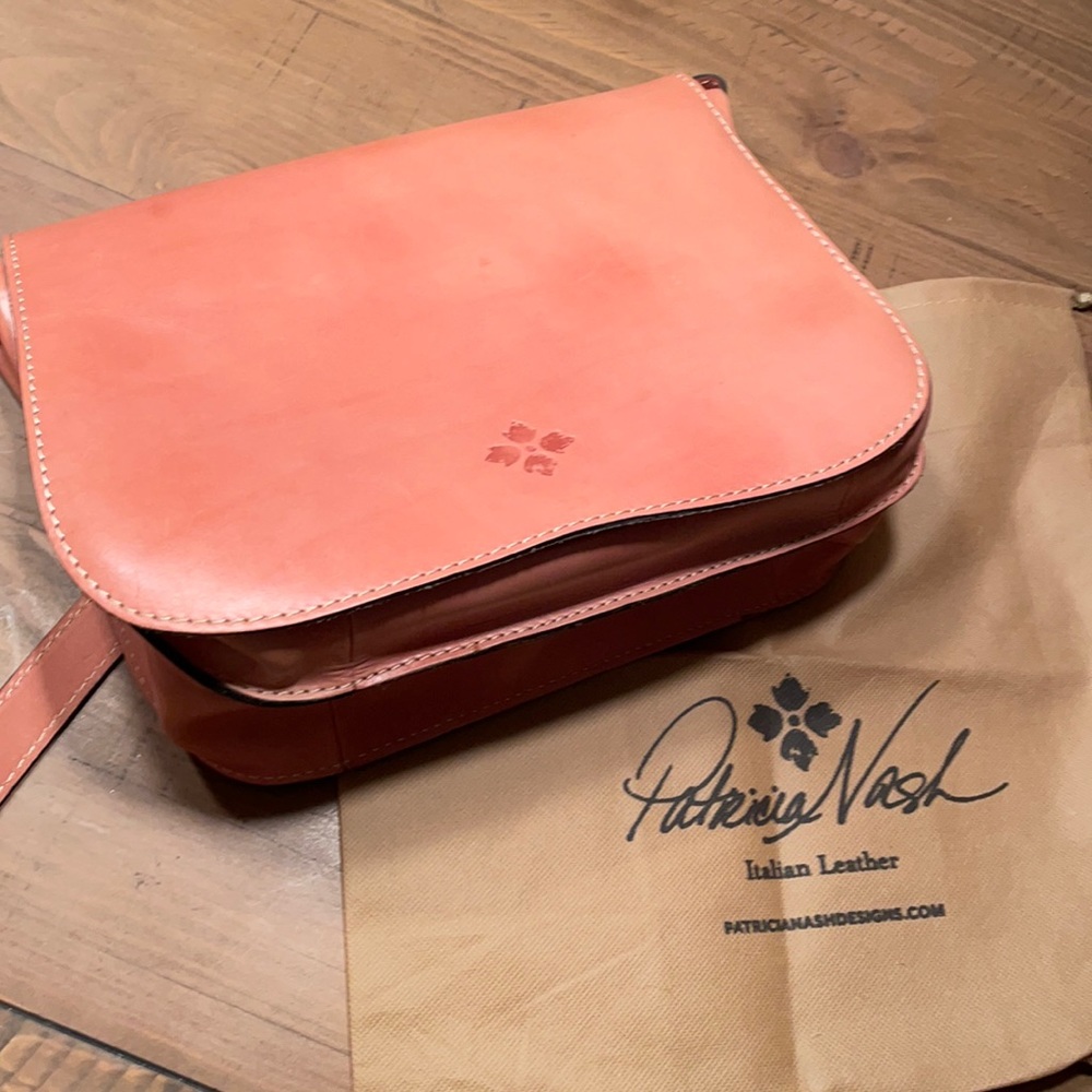 Patricia Nash Style P35911 crossbody in blush